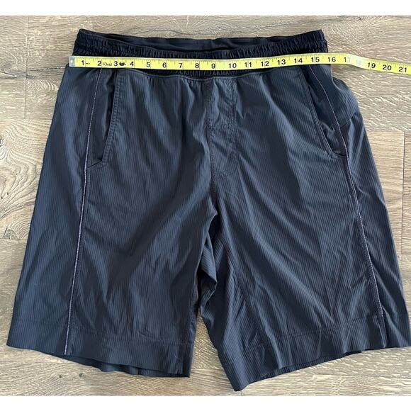 Lululemon Men’s Athletic Shorts Size Medium ~ Gray - Picture 5 of 8